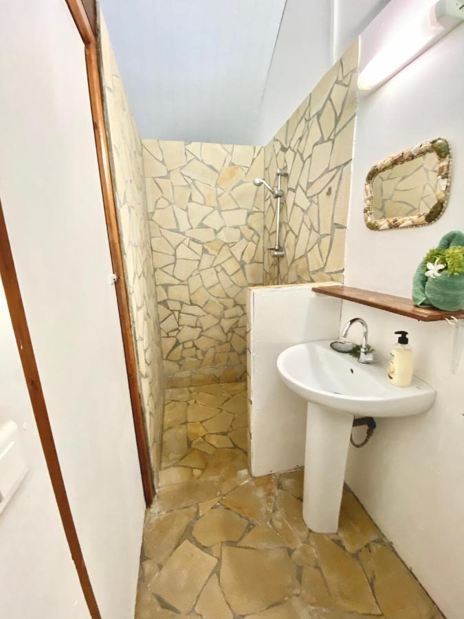 Poe Guesthouse Rangiroa 外观 照片